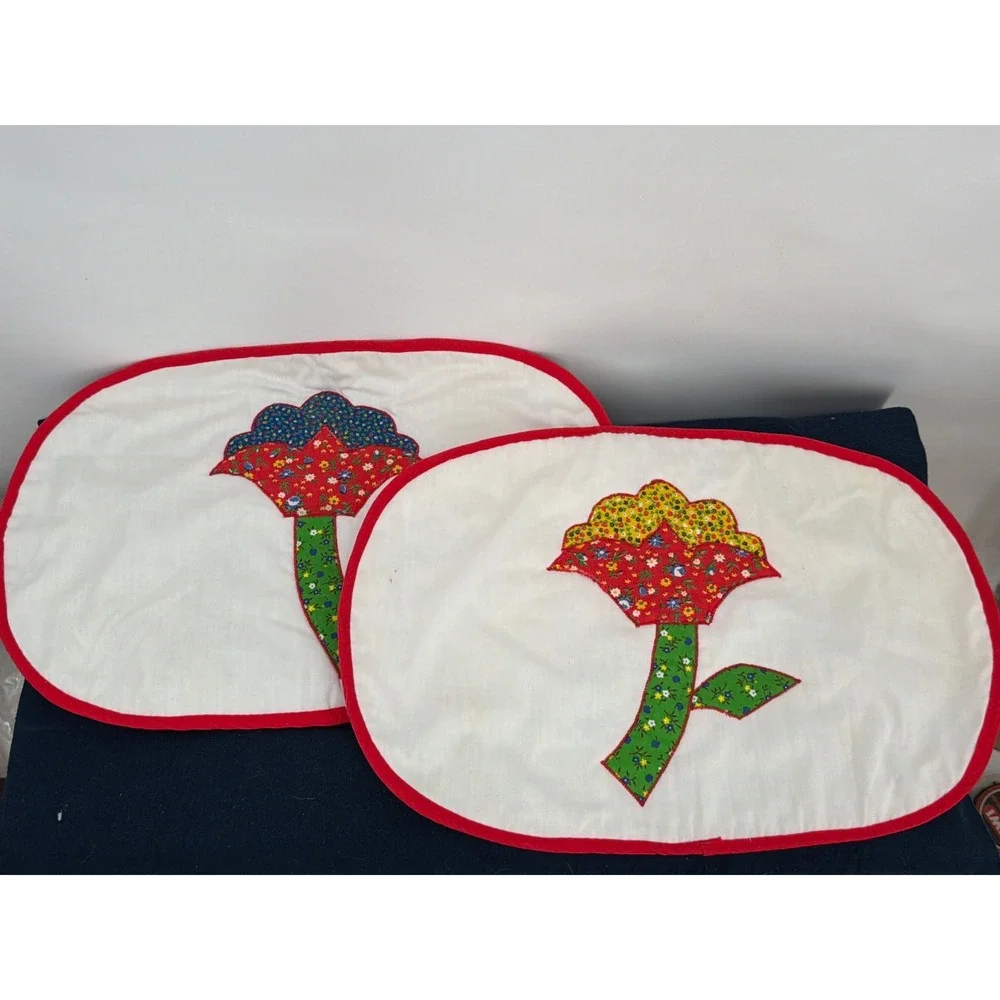 Vintage Handmade Floral Applique Placemats Set of 2 Red White Cottagecore 18x12